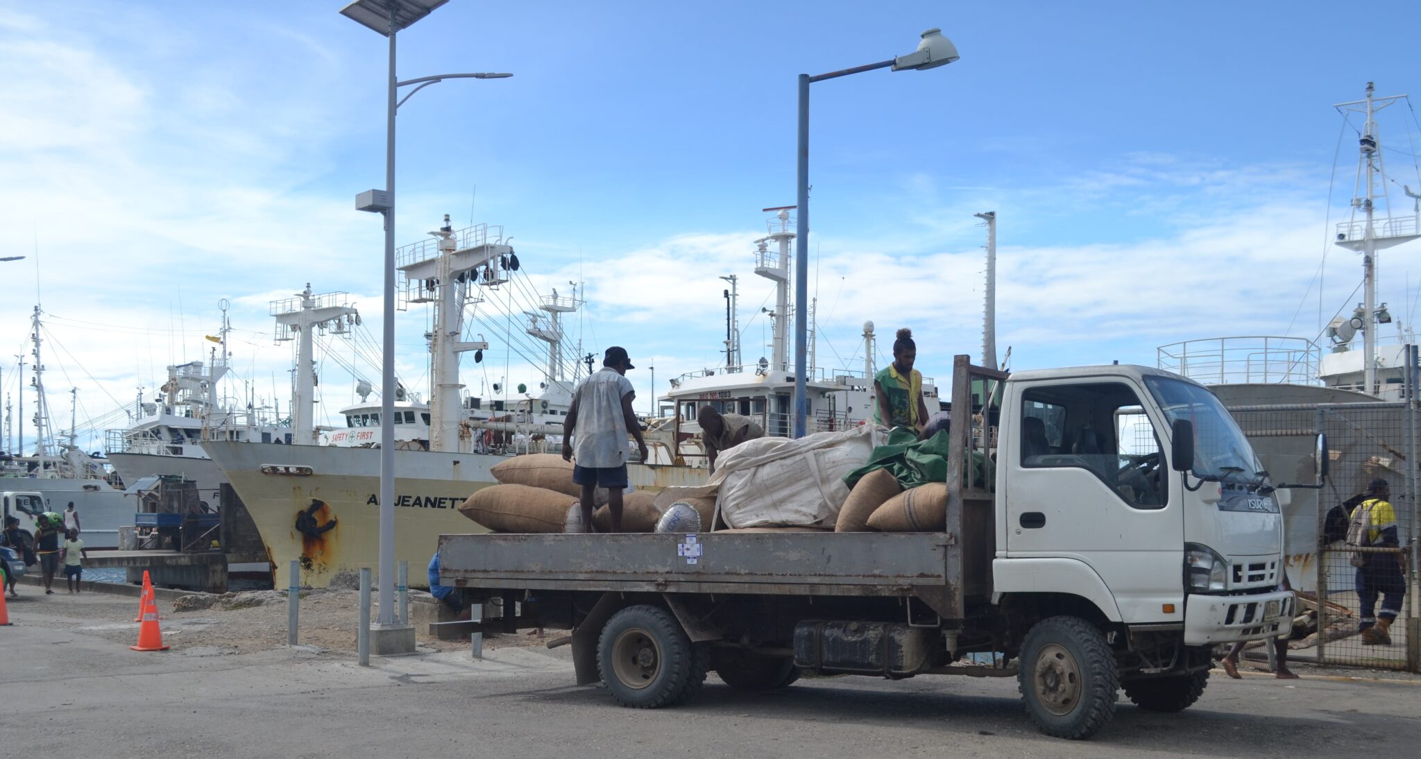 Read more about the article Supporting a safe and sustainable sea container pathway for Solomon Islands